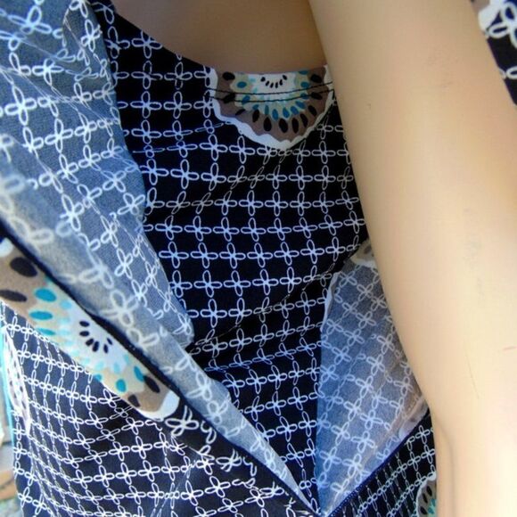 EUC JM COLLECTION Blue, Black & White Abstract Designed Short Sleeve Tunic - Picture 8 of 10